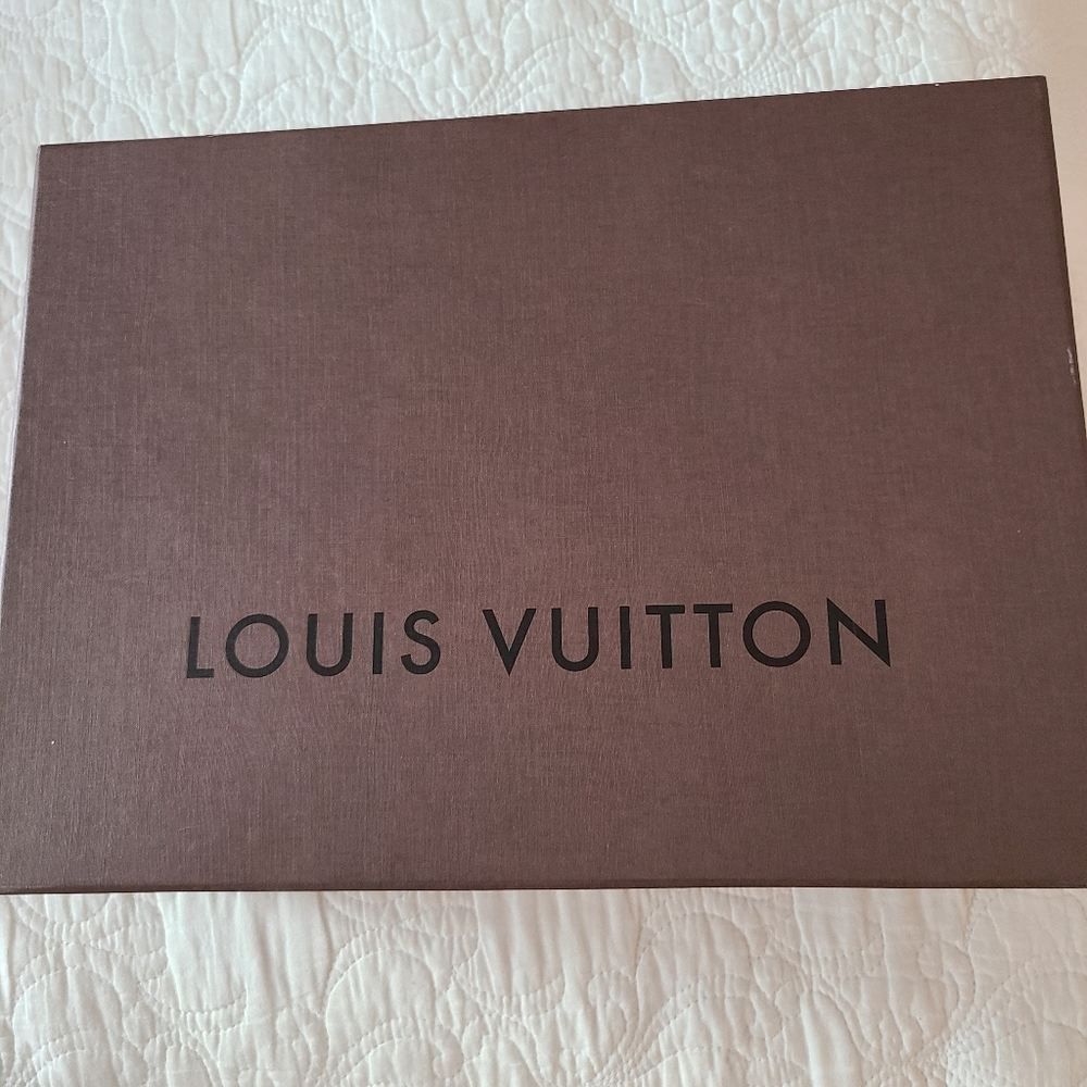 Louis VUITTON box
